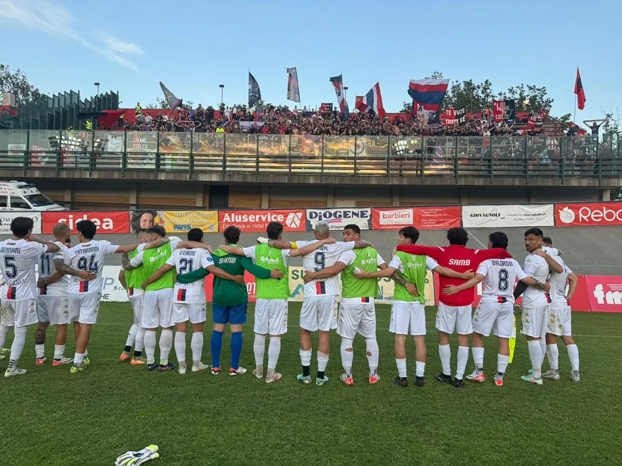 Nel girone F di serie D c'è chi festeggia e chi invece pensa a come ripartire dopo la retrocessione