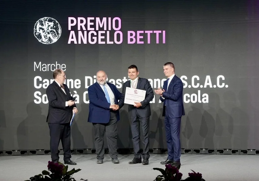 L’Assessore Antonini presente a Vinitaly di Verona al Premio “Angelo Betti” assegnato alle Cantine di Castignano