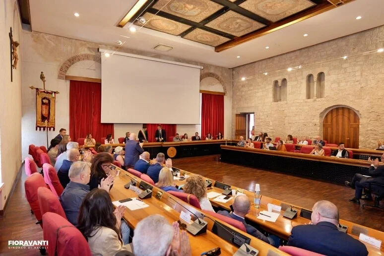 Ascoli Piceno - Gestione della sosta affidata ad Ascoli Reti Gas, è polemica