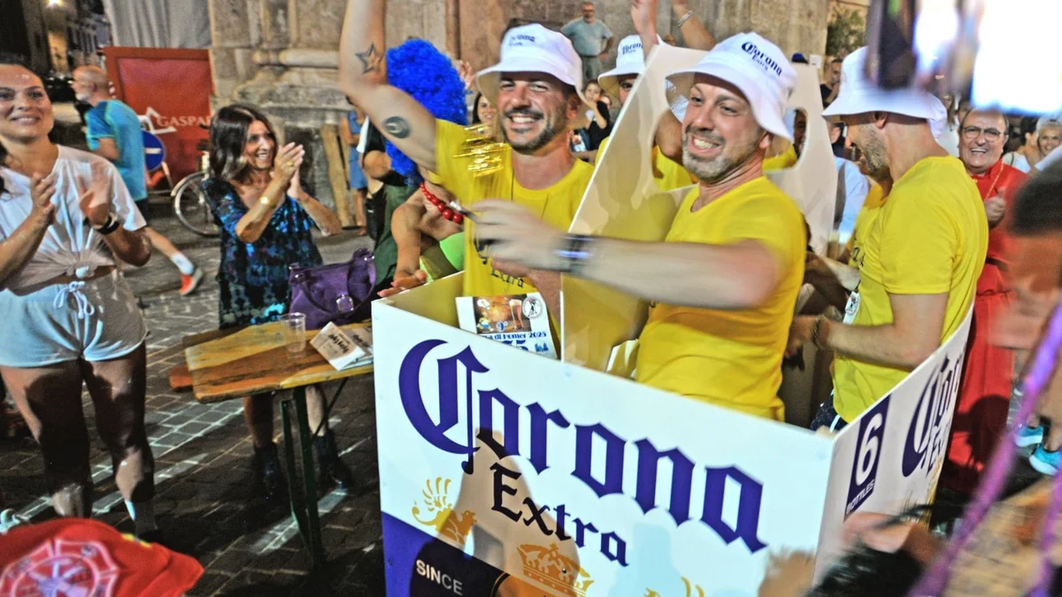 Torna la "Corsa di Homer", tutto sold out per la gara in maschera che animerà in centro storico: appuntamento domani alle ore 21