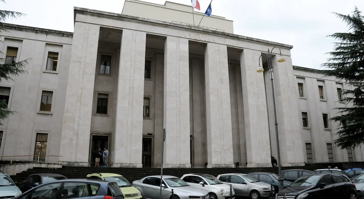 Ascoli Piceno - Avvocato e imprenditore in cella: si scava nei telefonini e nei pc