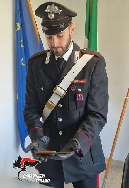 Giulianova, deferito in stato di libertà un 52enne italiano per minaccia aggravata e porto abusivo di arma