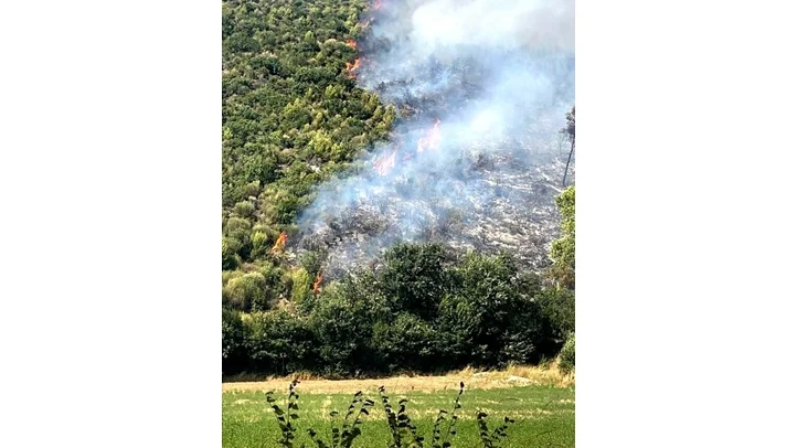 Incendio in una zona impervia a Montemonaco, intervento dei Vigili del fuoco