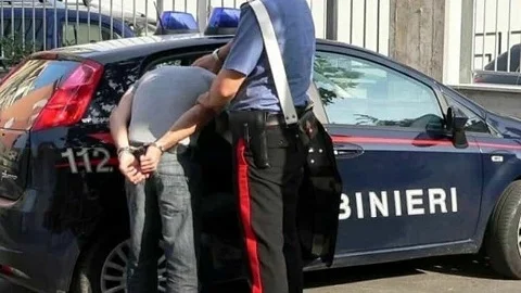 Eroina e coca nella propria abitazione: arrestato un pusher a Nereto