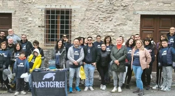 Ascoli Piceno - Volontari in campo per la pulizia del fiume Castellano: raccolti 280 chili di rifiuti