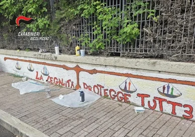 ASCOLI PICENO: STUDENTI E CARABINIERI INAUGURANO IL MURALE DELLA LEGALITÀ