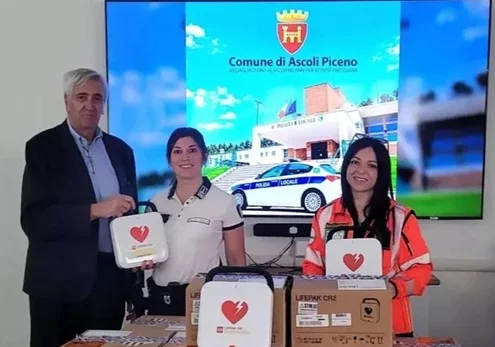 Rete salvavita più capillare, il Comune di Ascoli Piceno acquista 22 defibrillatori 