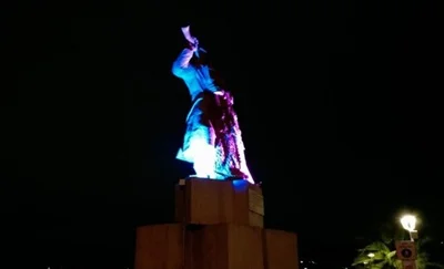 Giornata Mondiale della Sclerosi Sistemica, il monumento al pescatore si colora di viola