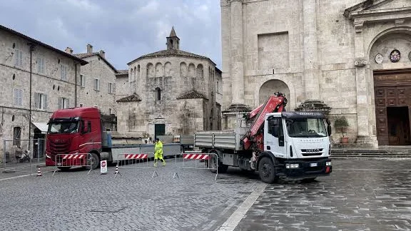 Ascoli Piceno - Lavori a piazza Arringo allo step finale: riaperto anche il passetto del duomo 