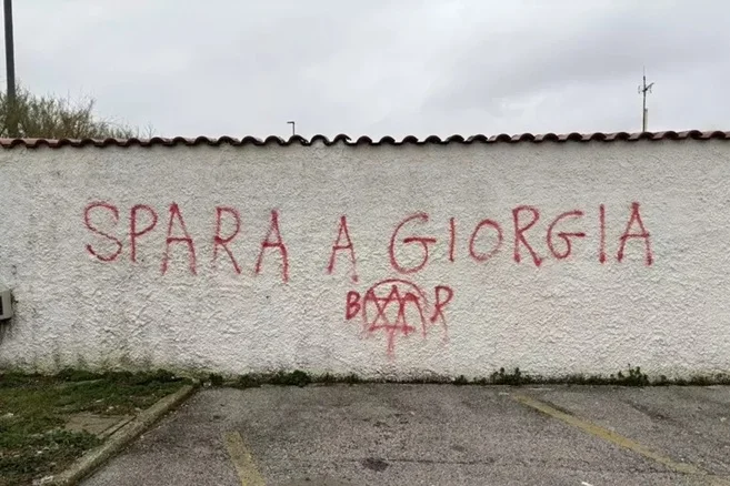'Spara a Giorgia. Br', la scritta in un parcheggio a Porto Recanati
