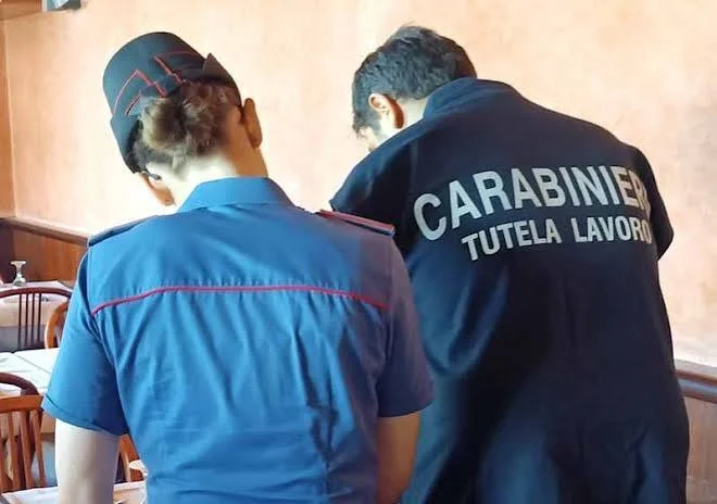 Irregolarità in due esercizi commerciali, due denunciati 