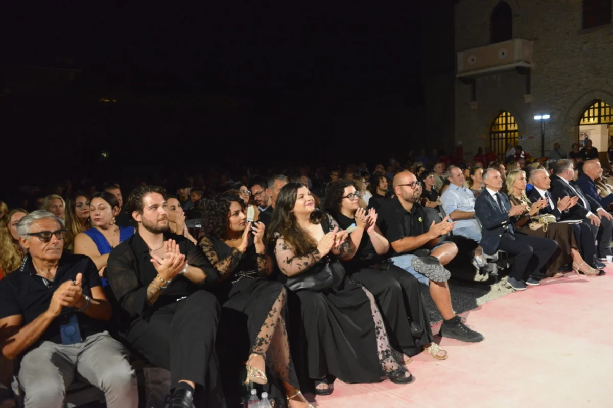 Notte di stelle all’Arena “Gigli”, assegnati i Premi Marche 2026