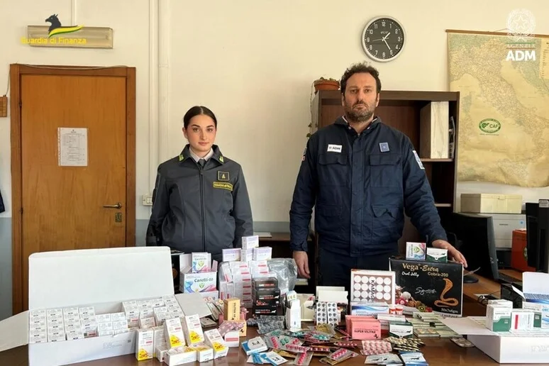 Eseguito in Ancona maxi-sequestro di farmaci non autorizzati provenienti dall'India