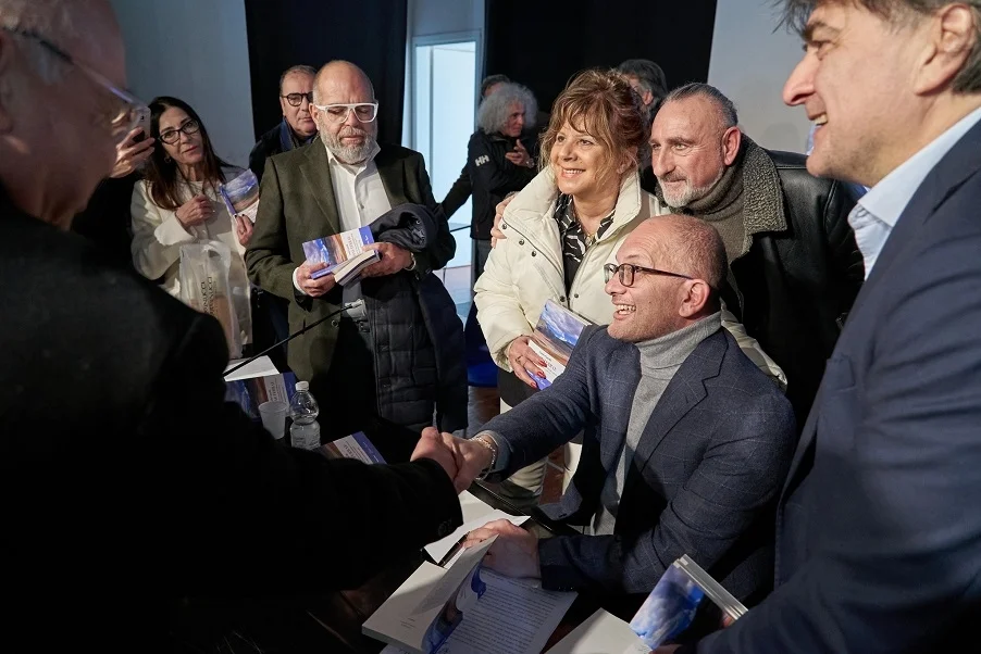 Kursaal gremito per la presentazione del libro "Mediae Terrae" di Guido Castelli
