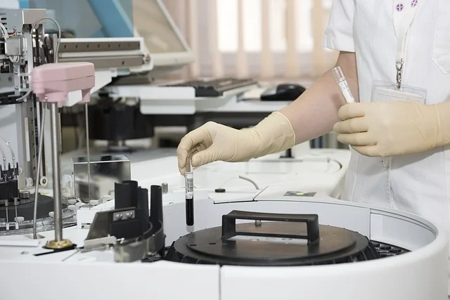 MESE EUROPEO DELLA CONSAPEVOLEZZA SUL TUMORE AL COLON-RETTO: DAL 2026 LA REGIONE MARCHE, PRIMA IN ITALIA, AMPLIA LO SCREENING AI GIOVANI