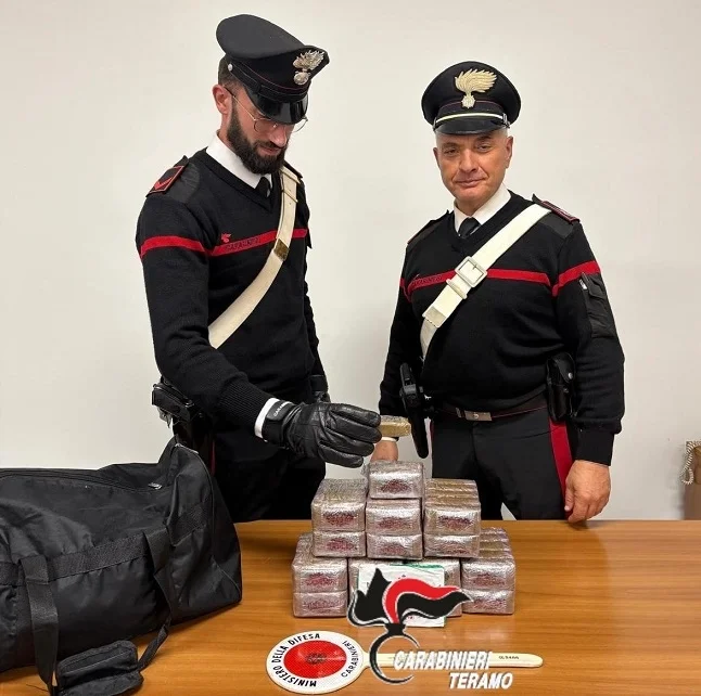 Alba Adriatica, arrestato pregiudicato 26enne italiano per ipotesi di reato di detenzione al fine di spaccio di sostanze stupefacenti