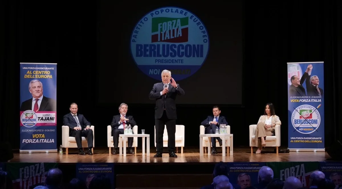 Ascoli Piceno - Tappa al Filarmonici per il ministro Tajani: "Qui per sostenere Fioravanti"