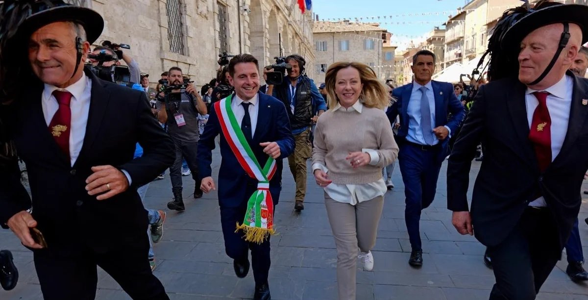 Ascoli Piceno - Giorgia Meloni al Raduno dei Bersaglieri: domenica di forti emozioni in centro storico