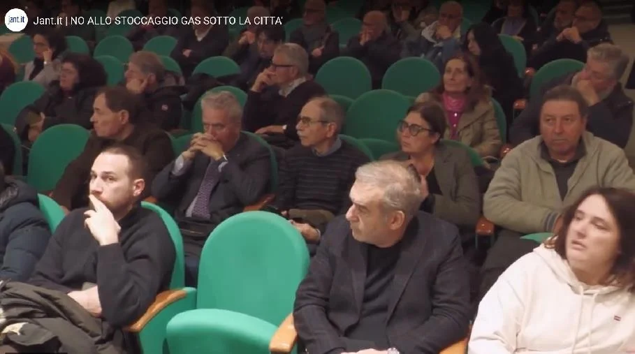 Il Sindaco Spazzafumo e l'Arch. Giantomassi presenti all'incontro pubblico "No allo stoccaggio Gas sotto la città"