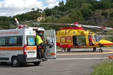 Scontro fra una moto e un'auto ad Ascoli Piceno, grave un centauro 