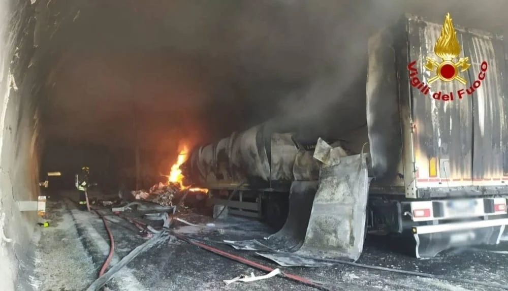 Riunione del Comitato Operativo della Viabilità in Prefettura per l’esame delle problematiche inerenti la sicurezza alla circolazione dopo la chiusura per l’incendio della galleria Vinci sull’A14, direzione Pescara