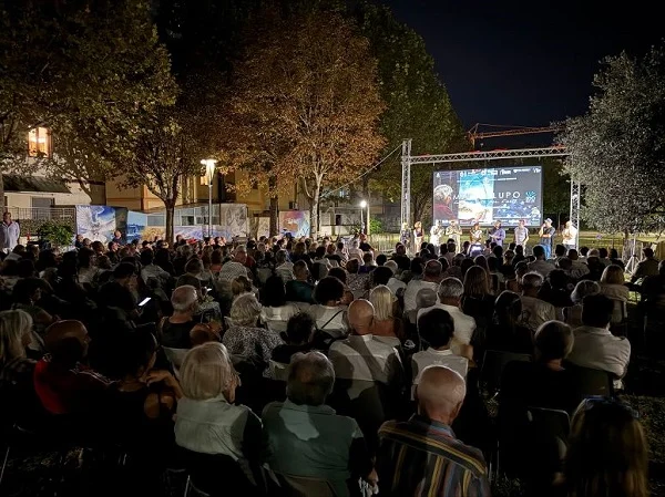 Lupo100, un’altra serata da tutto esaurito: il Parco Wojtyla gremito per “Mario Lupo – La mia vita per l’arte”.