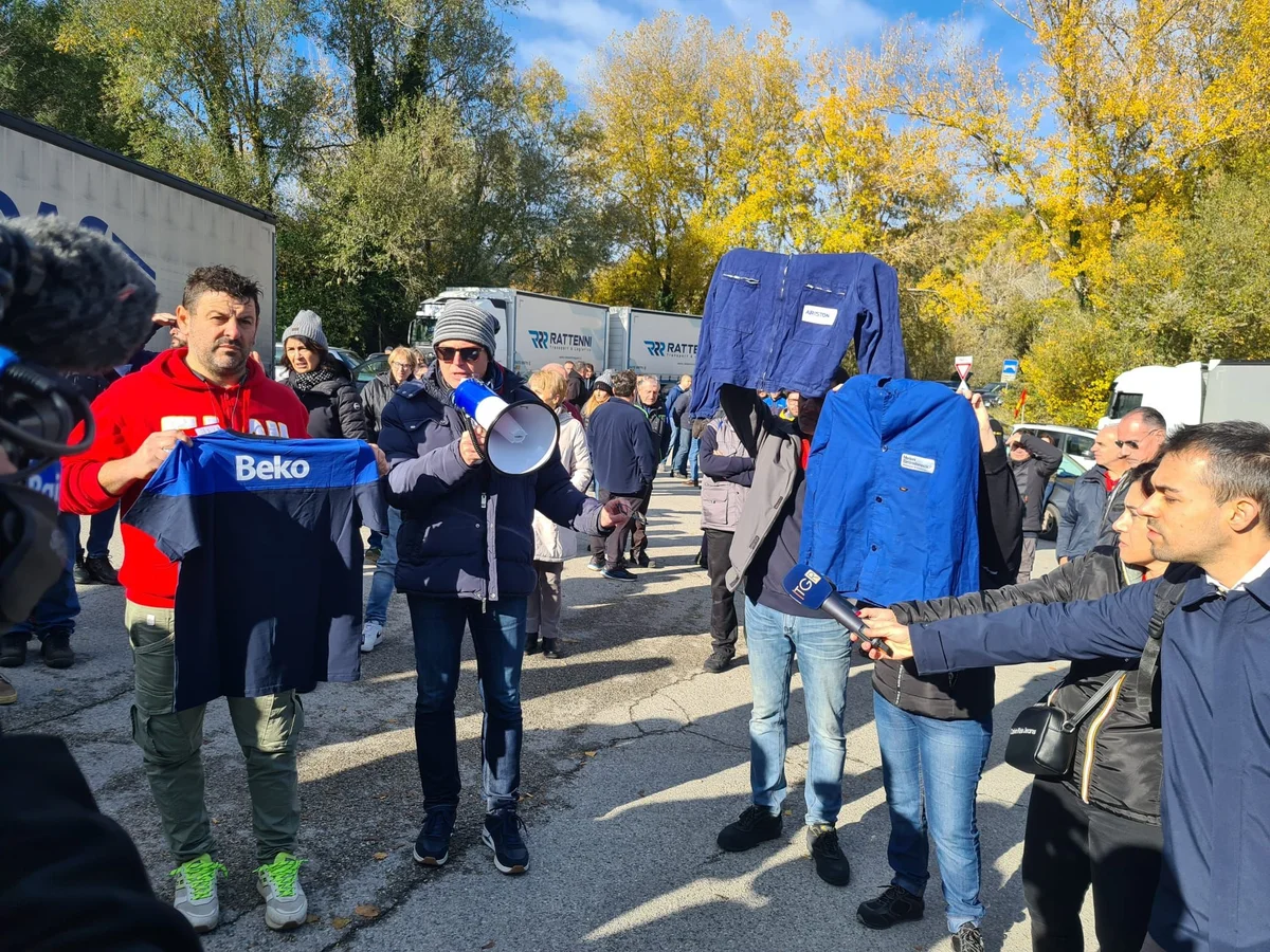 Comunanza - Paese in ansia per la Beko, il sindaco: "Chiederò un intervento alla premier Meloni"