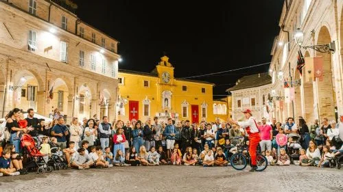  La Buskeria trasforma Fermo in un grande cielo aperto
