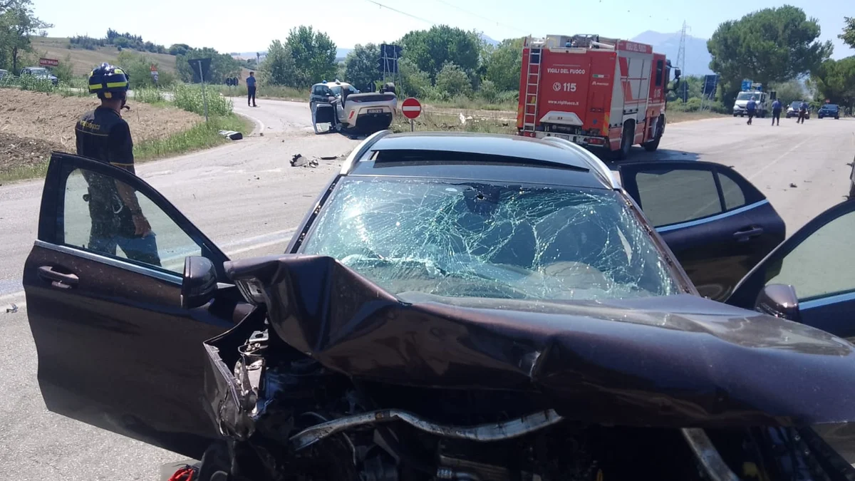 Sant'Omero, 5 persone coinvolte in un incidente stradale. Trasportato in elisoccorso uno dei feriti gravi