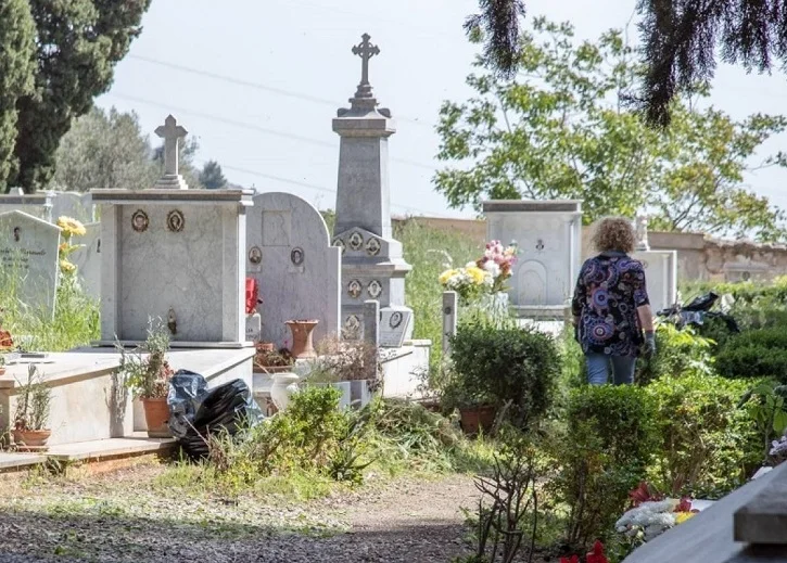 Segnalati rischi ambientali e igienici al cimitero di Ascoli Piceno