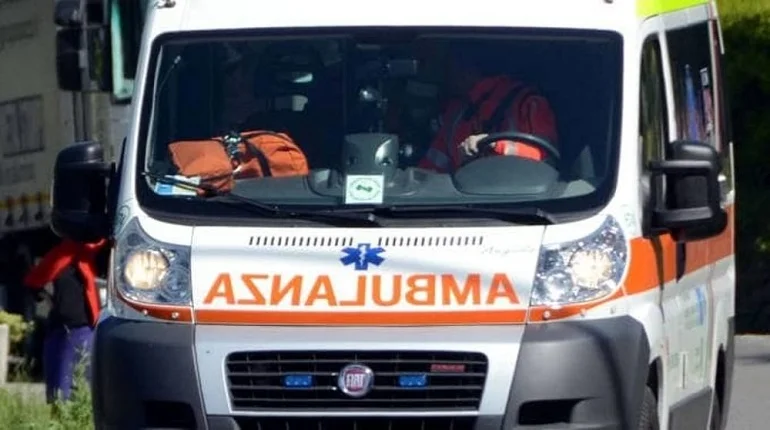 Colto da malore mentre è alla guida, morto automobilista nell'Ascolano