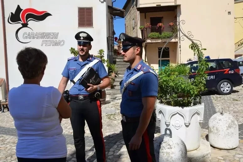 Si fingono impiegati Inps e Poste, sei i denunciati