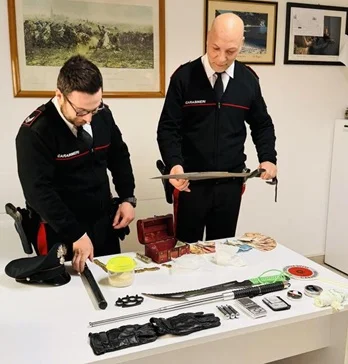 Trovati in casa 140 grammi di cocaina, due machete e un tirapugni, arrestato a Porto Recanati 