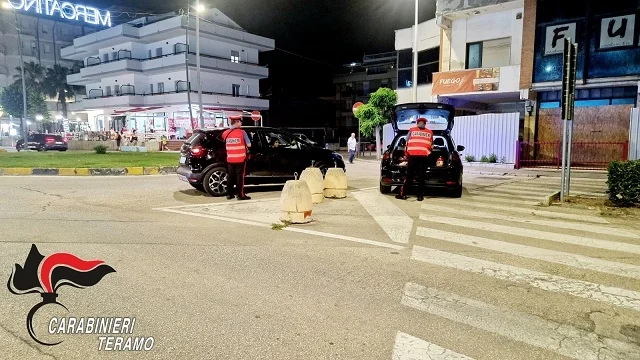 Carabinieri di Teramo: controlli in tutta la provincia, sospesa l’attività di una discoteca per “lavoro nero”