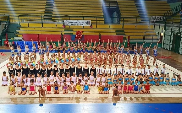 Tanti applausi e tanto pubblico al 15° saggio di fine anno della società Progetto Ritmica di San Benedetto dal titolo “Viaggio tra le emozioni”