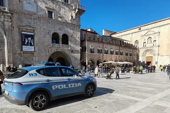 Droga e aggressione agli agenti, 38enne arrestato mentre era ai domiciliari 