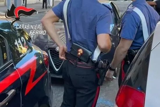Finto finanziere ruba a un'anziana poi spintona un Carabiniere, arrestato 