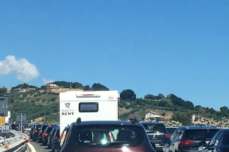 Incidente sulla A14 in Abruzzo, code fino a 6 chilometri