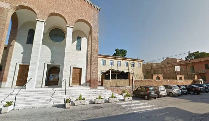 Ignoti danneggiano l'auto del Parroco di San Berardo