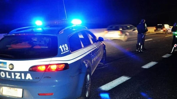 Perde il controllo della moto e cade, morto un 44enne nel Fermano