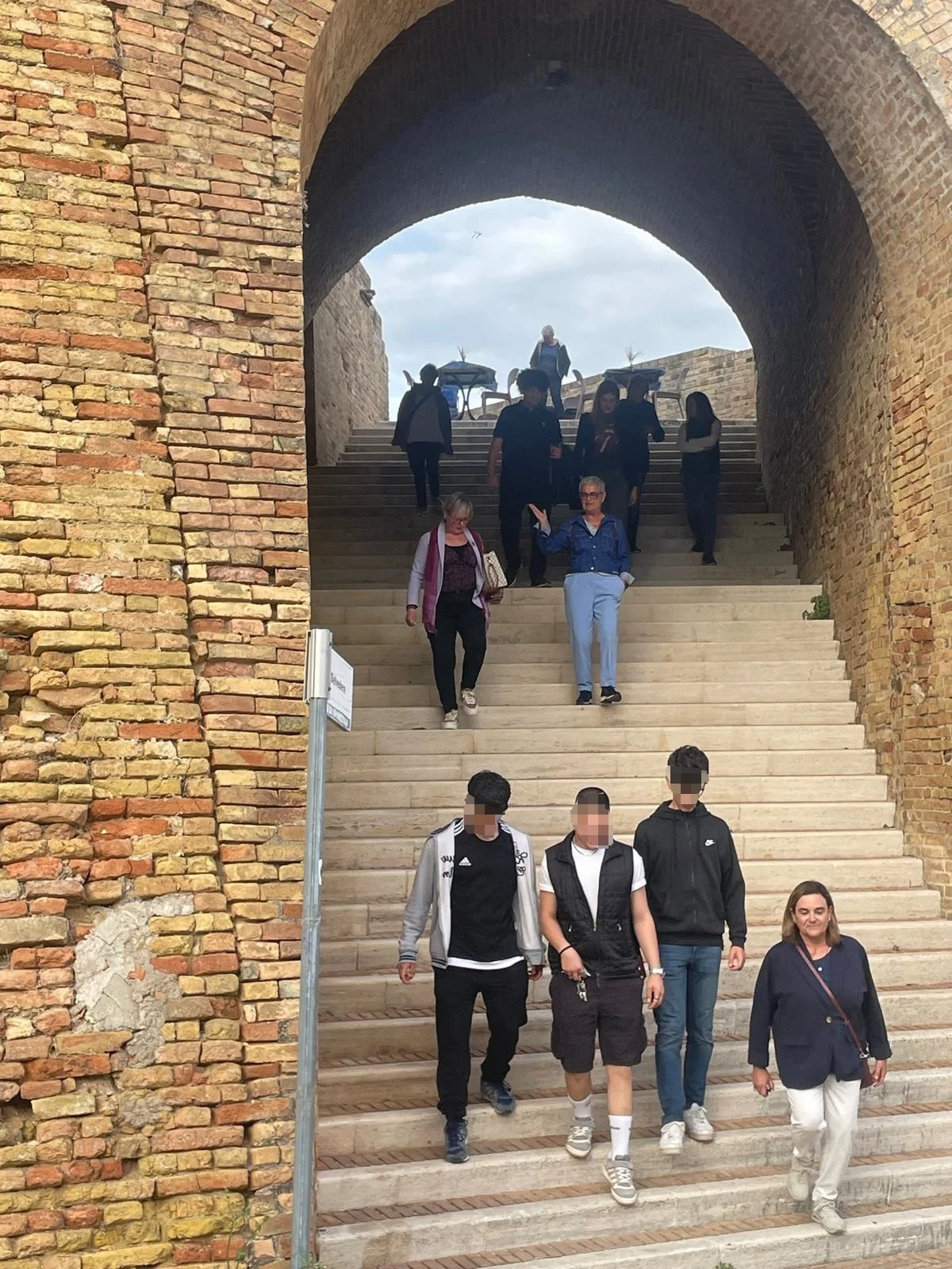 Visitatori al borgo di Spinetoli