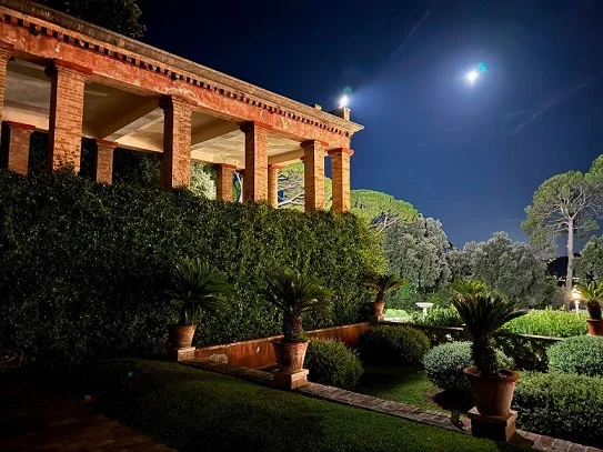 NOTE SU TELA, SOLD OUT A CUPRA MARITTIMA: PAROLE, MUSICA E PITTURA NELLA MAGIA DI VILLA BOCCABIANCA