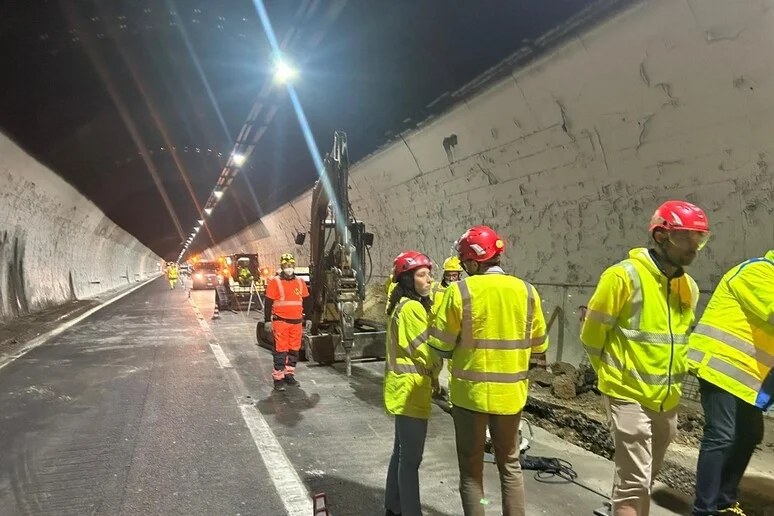 Sopralluogo notturno della Commissione Ambiente nei cantieri aperti A14 sud Marche