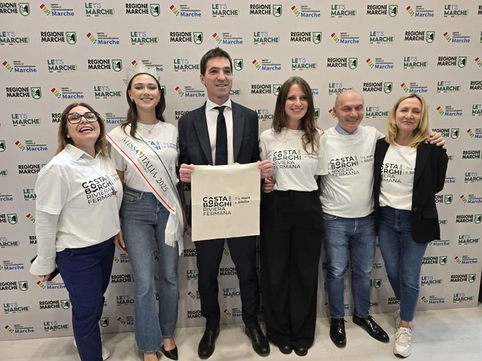 IL PRESIDENTE ACQUAROLI VISITA LO STAND DELLE MARCHE AL TTG TRAVEL EXPERIENCE 2025