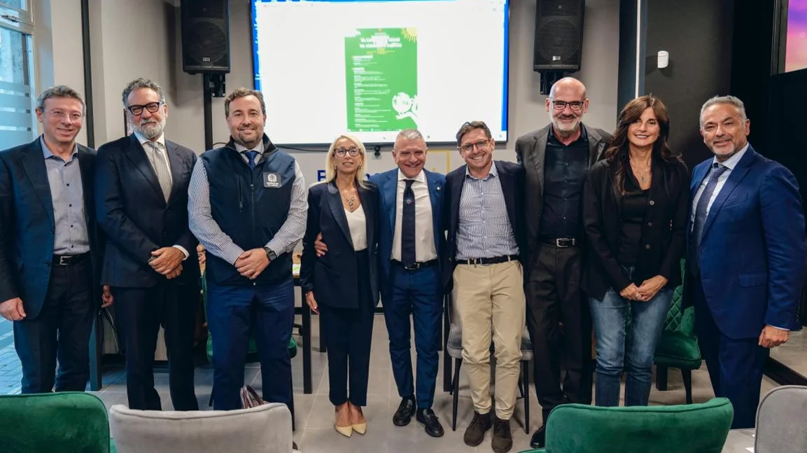 Sala gremita e relatori nazionali per la “Conferenza sul ripensamento urbano a seguito del cambiamento climatico”