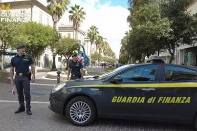 Patch griffate false vendute online, maxi operazione della Guardia di Finanza tra Marche e Abruzzo 