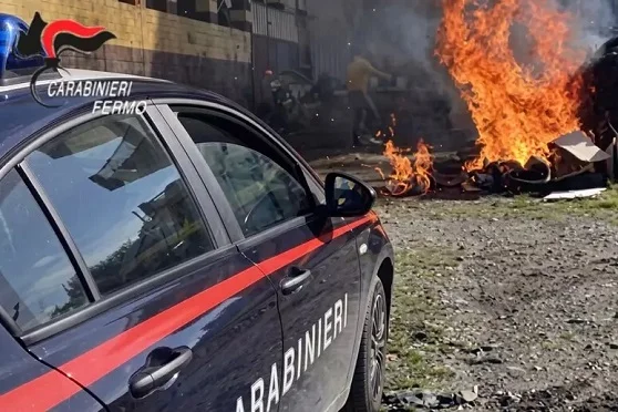 Brucia rifiuti in plastica in un terreno a Montegiorgio, denunciato un imprenditore 