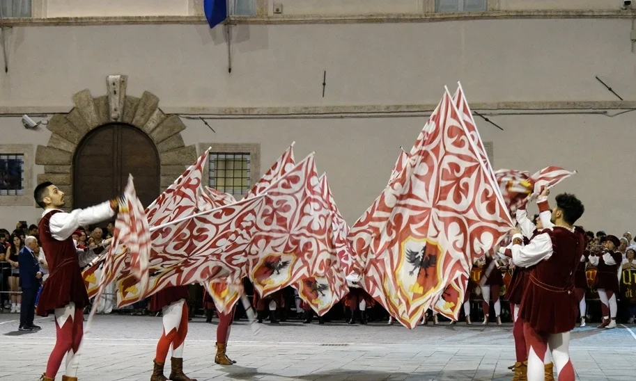 Ascoli Piceno - Sbandieratori, tre sestieri a caccia della promozione: da domani la Tenzone Argentea