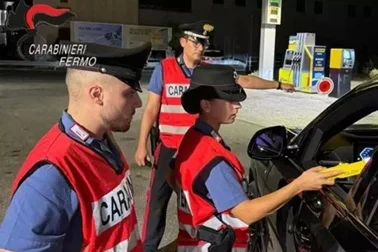 All'alcoltest soffia 3,34. Patente ritirata e auto sequestrata 