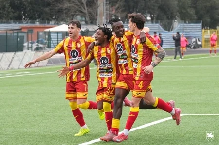 Dopo la 26^ giornata del girone F di serie D l'Ancona rimane leader ma si rifà sotto l'Ostia Mare